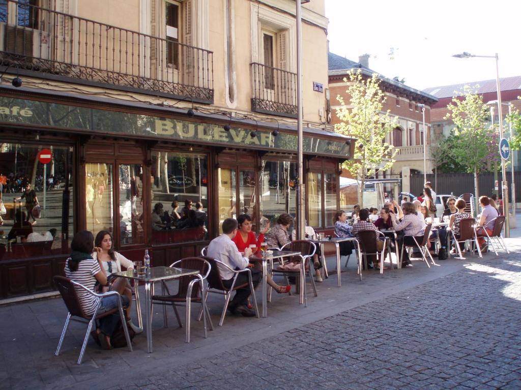 Hostal Castilla Madrid Exteriör bild