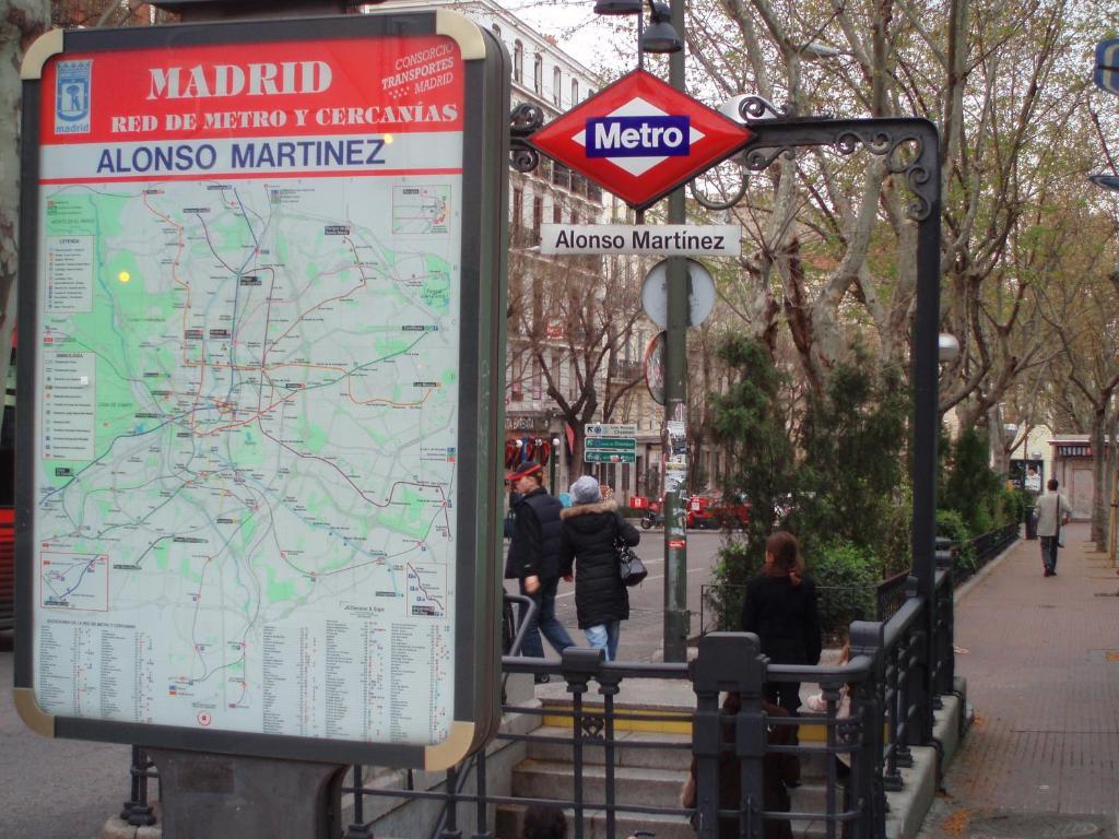 Hostal Castilla Madrid Exteriör bild