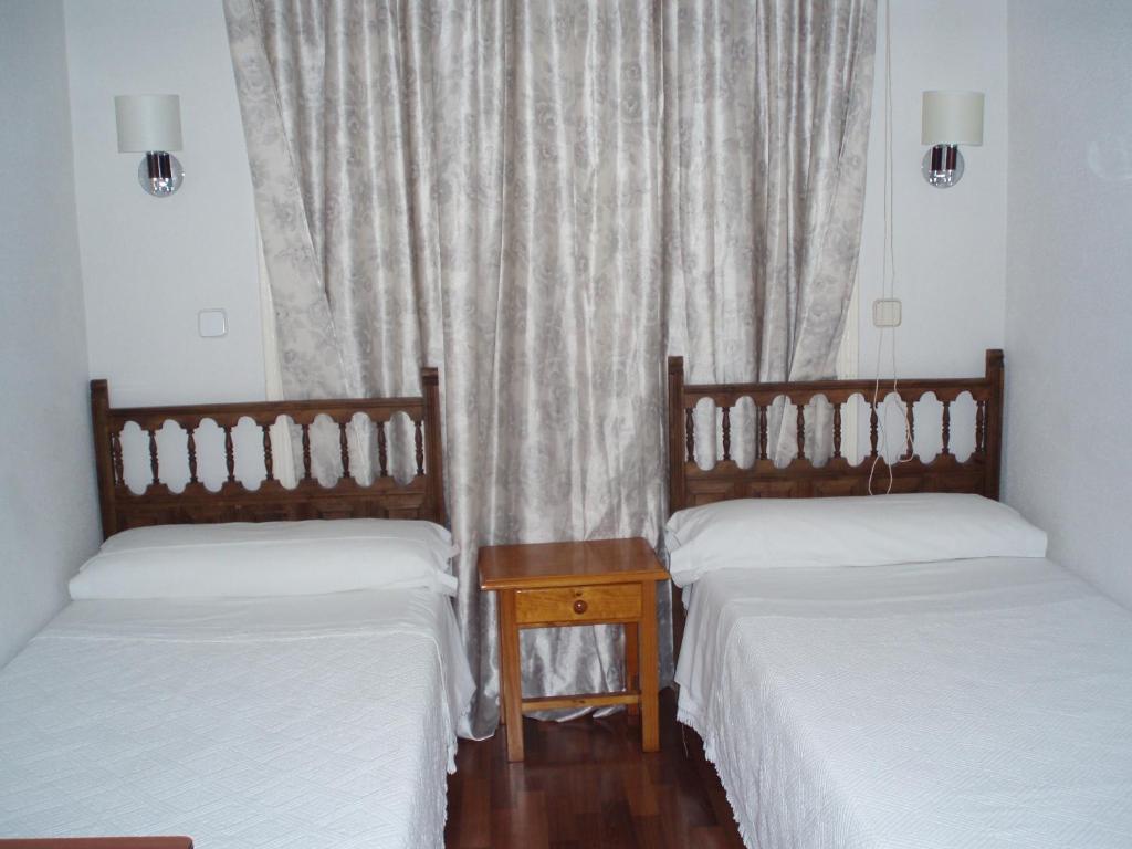 Hostal Castilla Madrid Exteriör bild